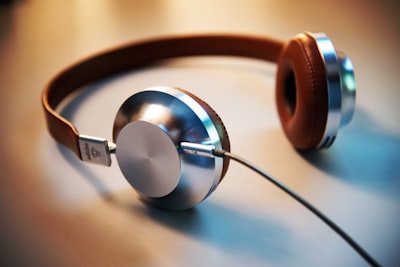 Audio headphones and speakers